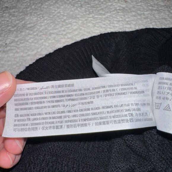 Hollister Men’s Solid Black Crew Cable Knit Sweater Size Large Gently Worn - Picture 7 of 12